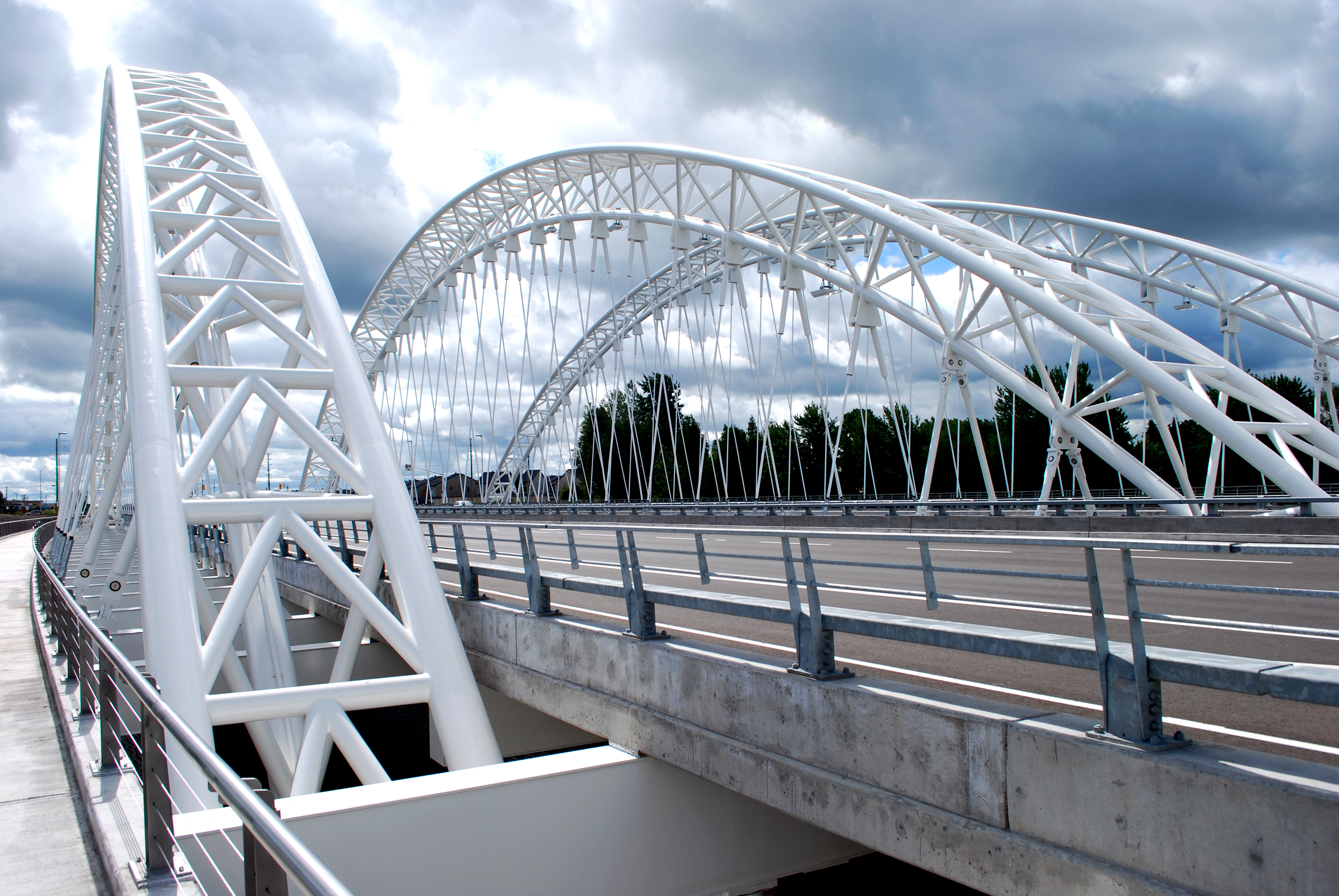 Vimy Memorial Bridge (Earl Armstrong–Strandherd Bridge) over the Rideau River in Barrhaven, Ottawa — the white triangular-truss arch bridge connecting Strandherd Drive and Earl Armstrong Road — Exp613, Polski agent w Ottawie
